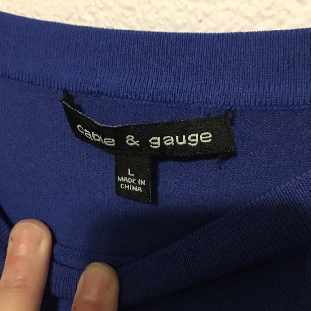 Cable and Gauge Large buttons on shoulders - Picture 4 of 6
